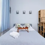 Apartment Podwale Uj Downtown Cracow By Renters Krakau