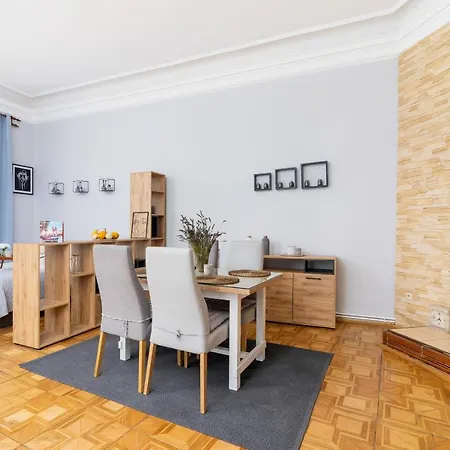 Apartment Podwale Uj Downtown Cracow By Renters